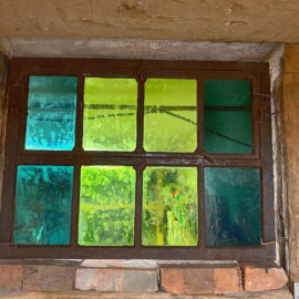 Farbiges-Glasfenster-Workshop-zu-Nachhaltigkeit-Festivals