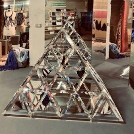 Pyramide aus Acrylglas